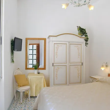 Hotel La Conchiglia 2*