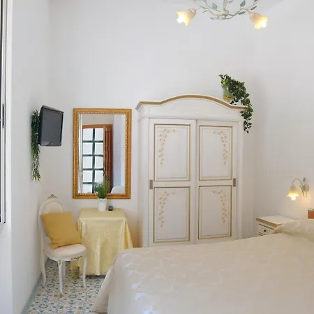 Hotel La Conchiglia 2*